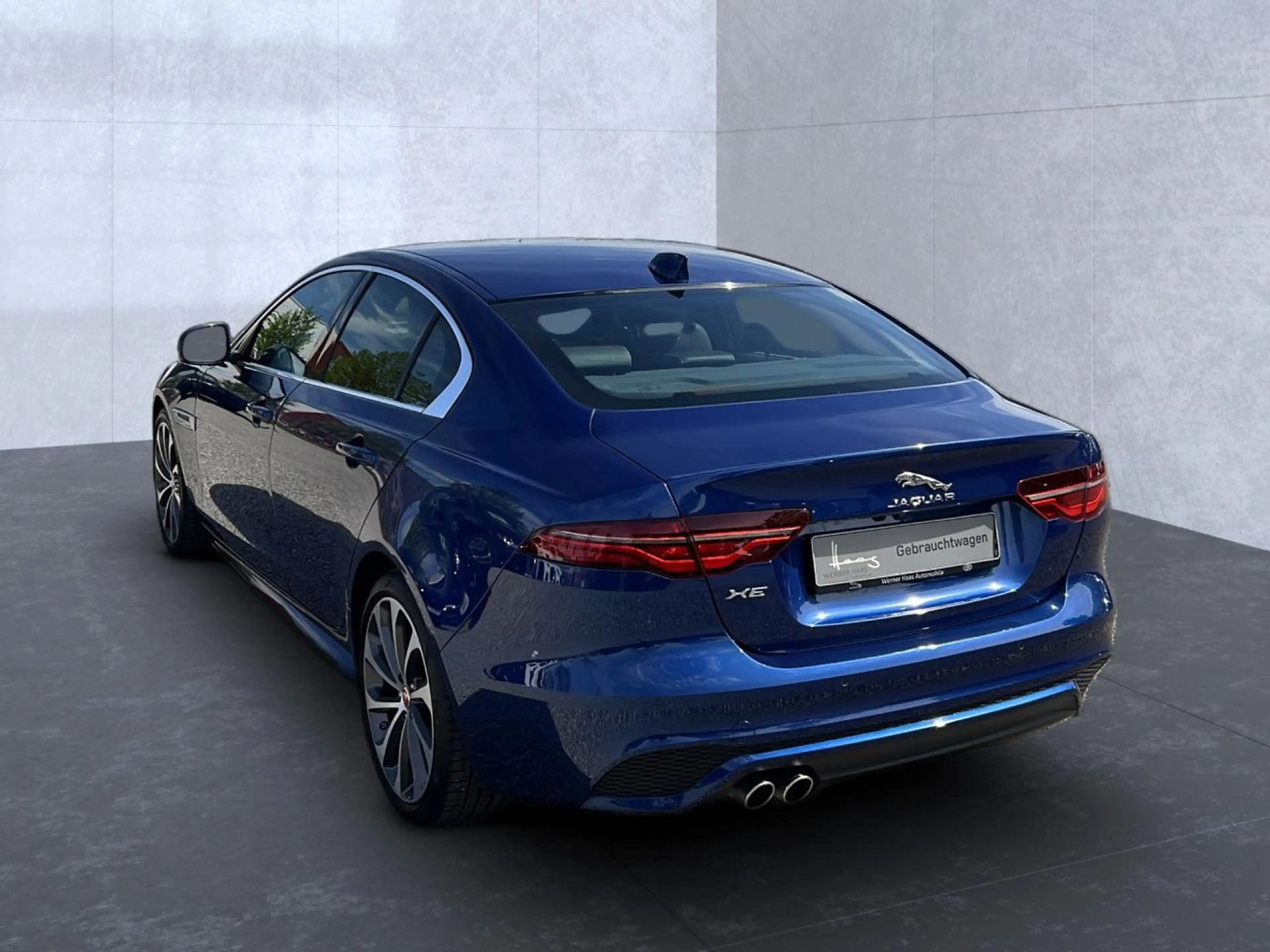 Jaguar XE D200 AWD R-Dynamic HSE — photo 2