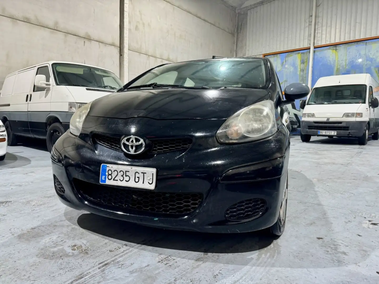 Toyota Aygo Pequeño Manual de 5 Puertas Negro - 1