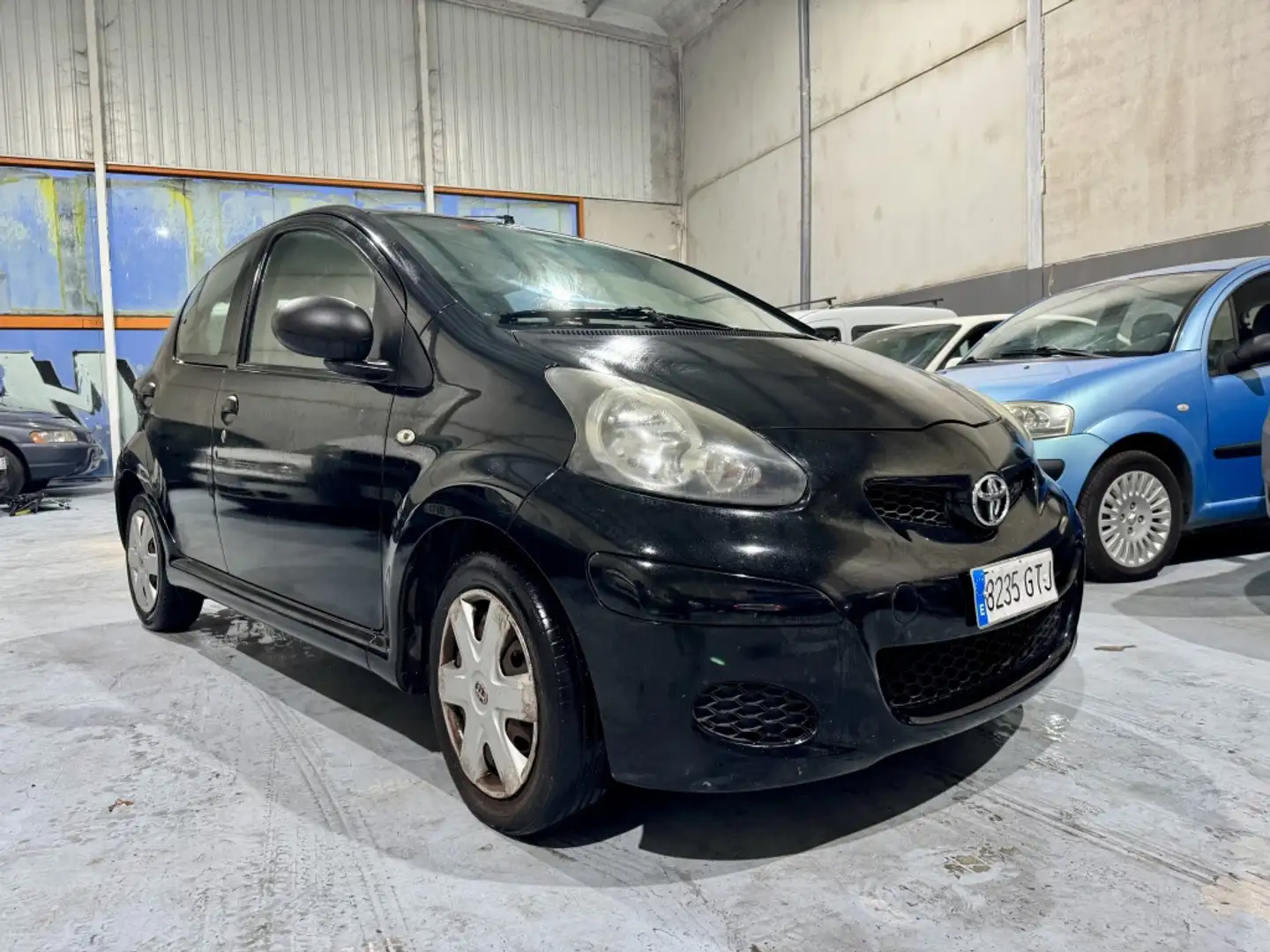 Toyota Aygo Pequeño Manual de 5 Puertas Negro - 2