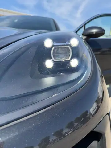 Porsche Macan view 25