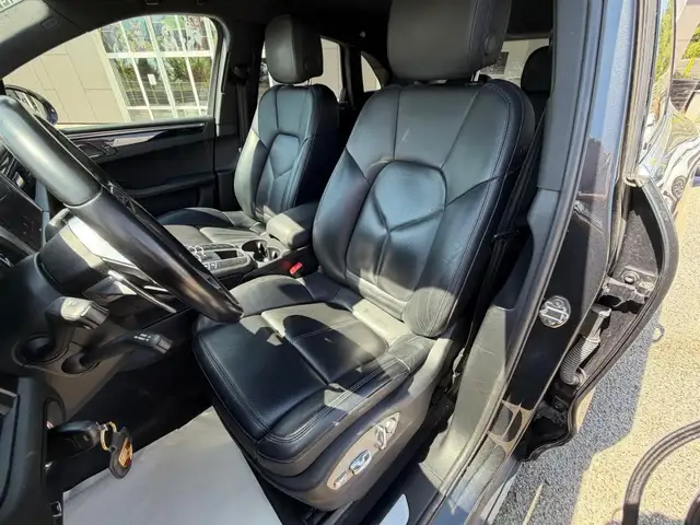 Porsche Macan view 17