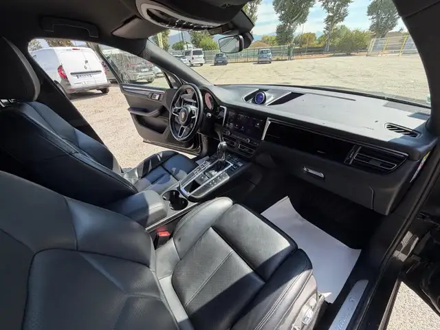 Porsche Macan view 30
