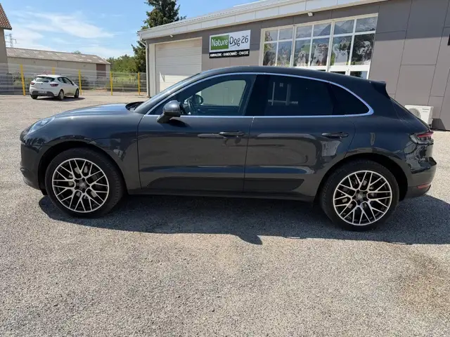 Porsche Macan view 2