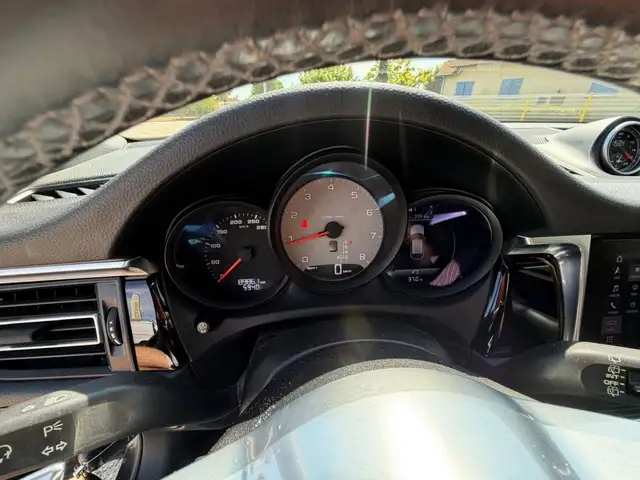 Porsche Macan view 14