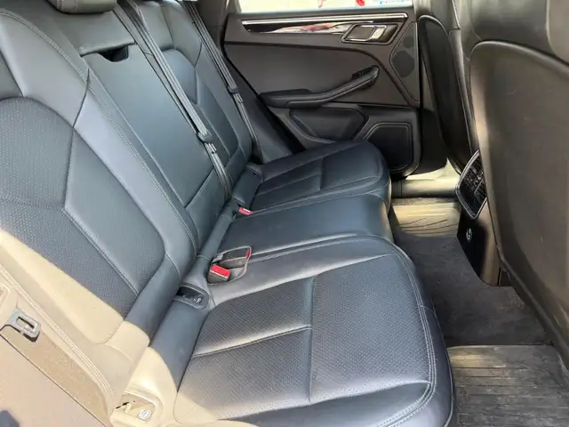 Porsche Macan view 21