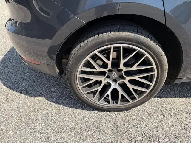 Porsche Macan view 29