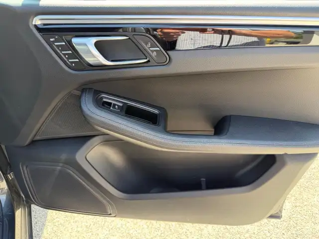 Porsche Macan view 20