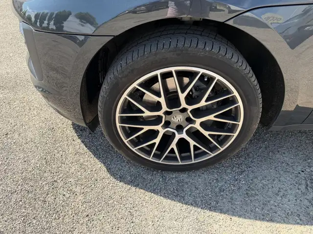 Porsche Macan view 26