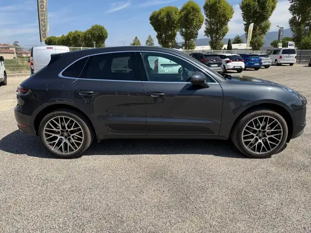 Porsche Macan view 6