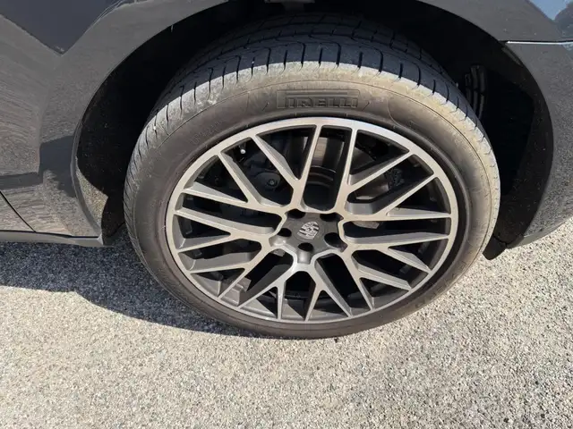 Porsche Macan view 28