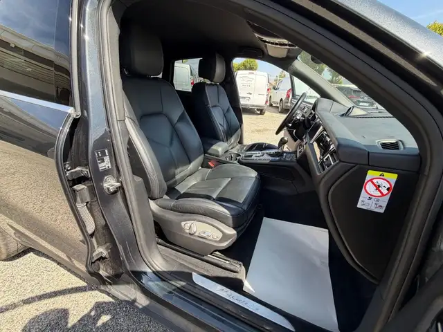 Porsche Macan view 19