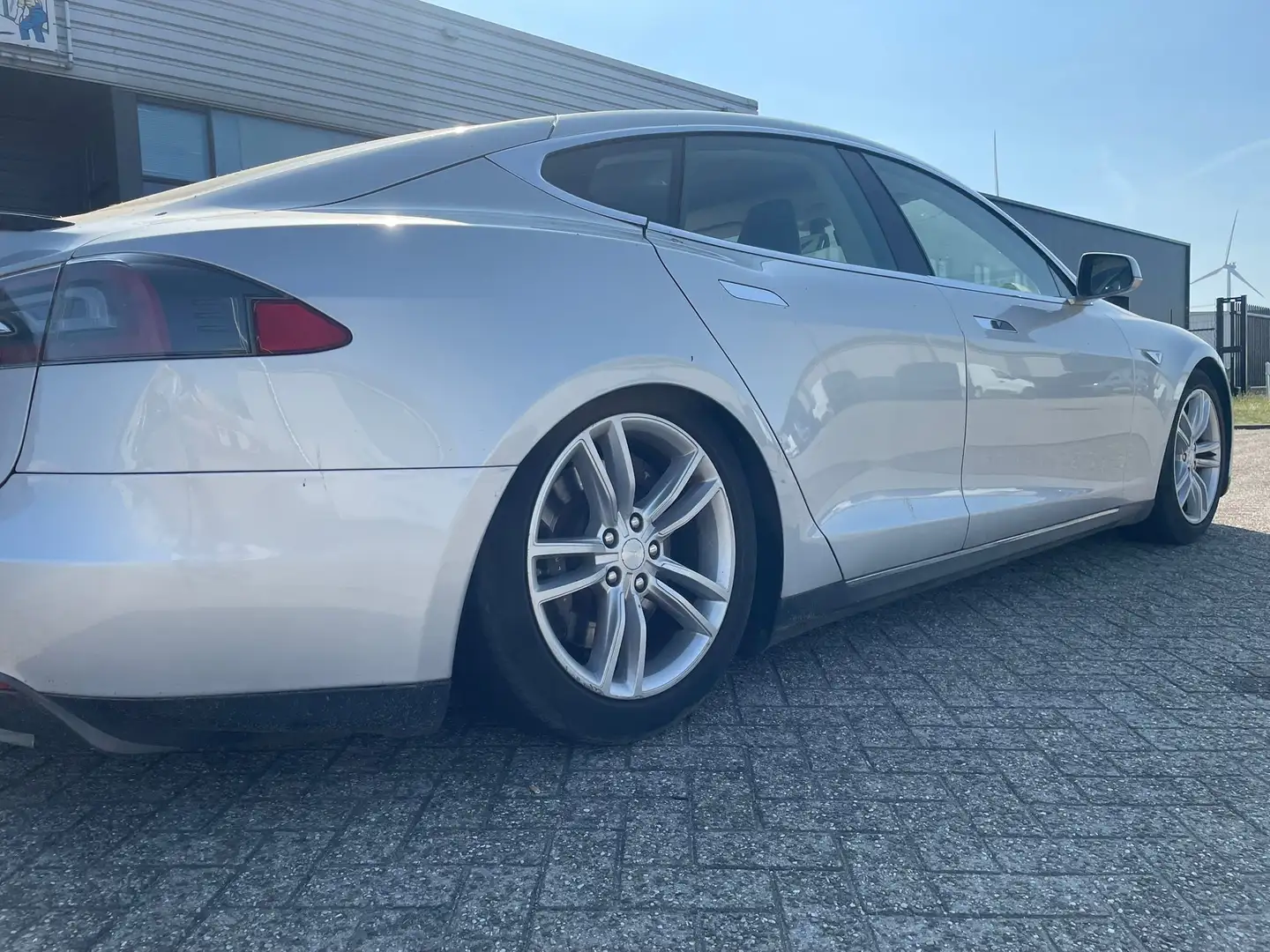 Tesla Model S Performance 85 Free supercharge (lowered) - 2