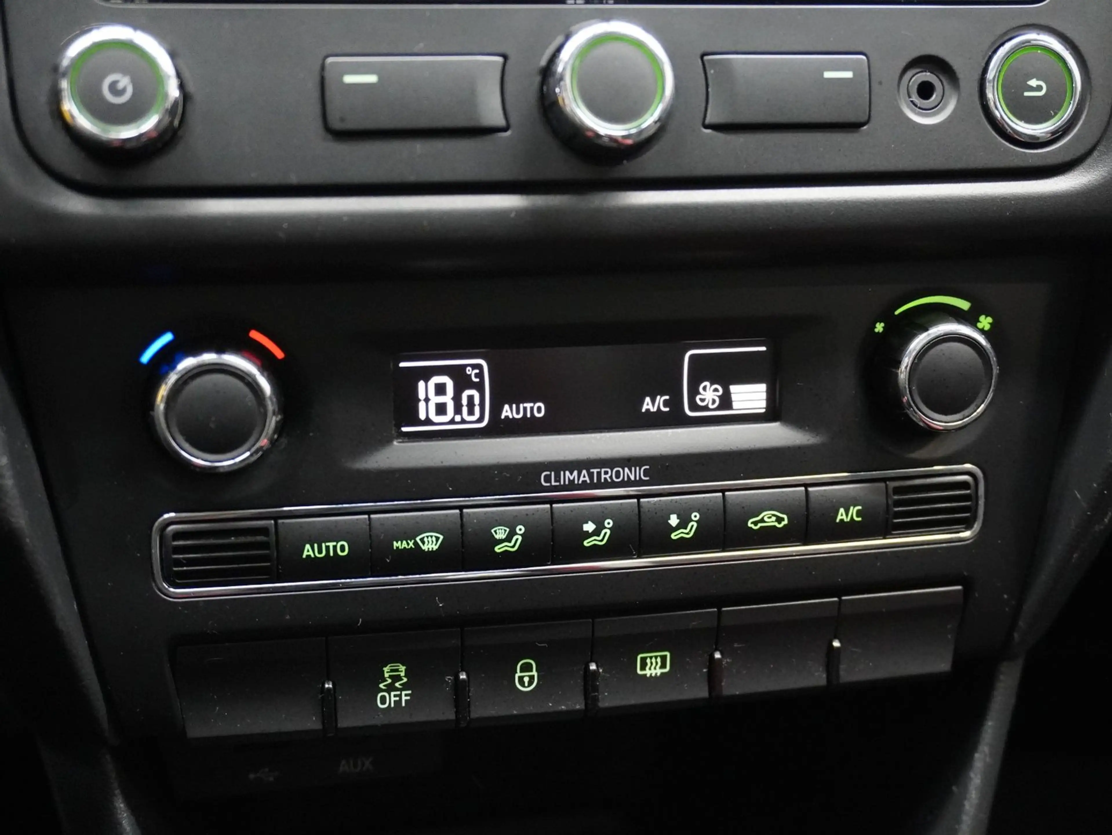 Skoda Rapid/Spaceback Spaceback 1.2 TSI Ambition XENON NAVI BT — photo 13