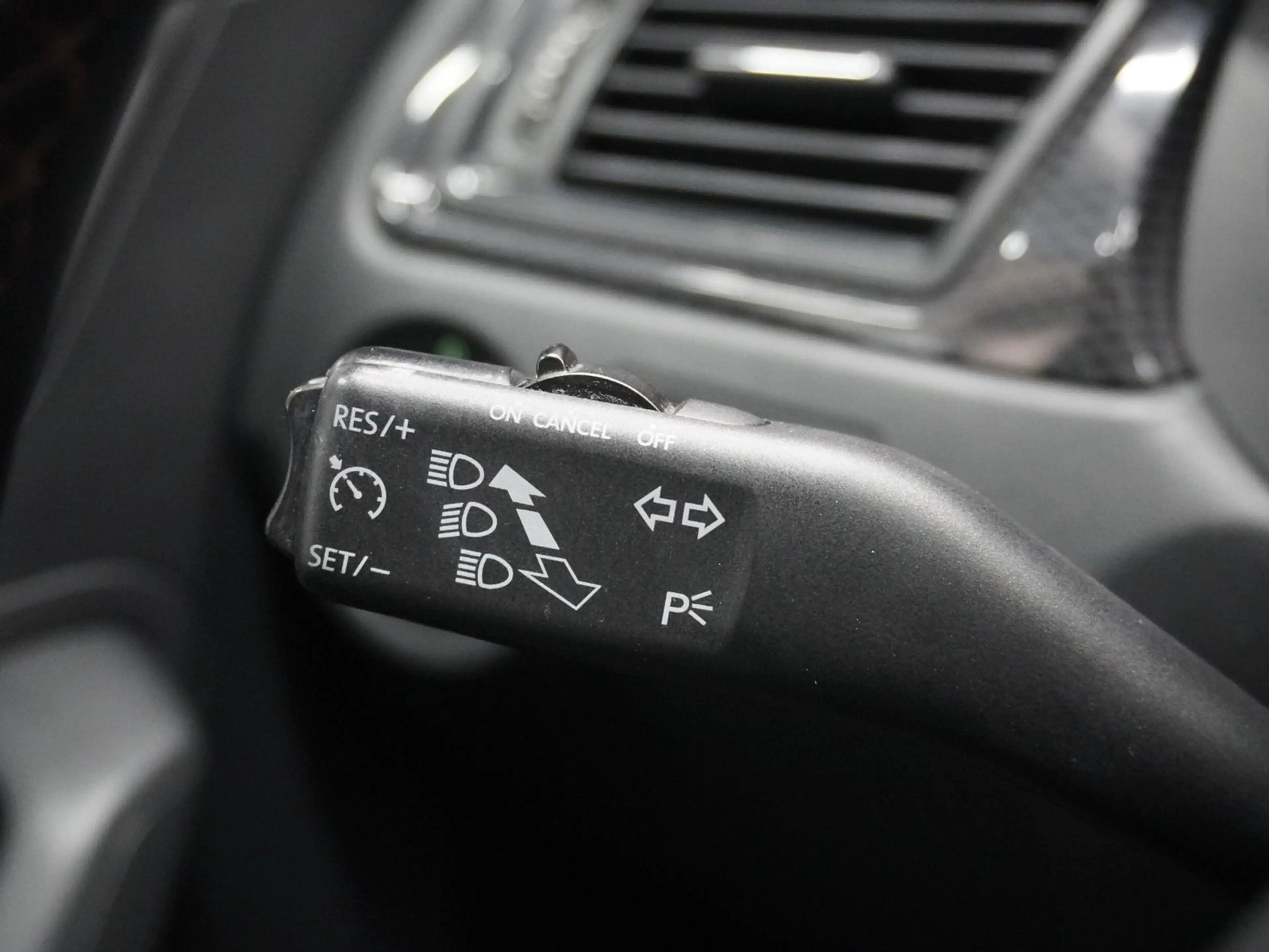 Skoda Rapid/Spaceback Spaceback 1.2 TSI Ambition XENON NAVI BT — photo 15