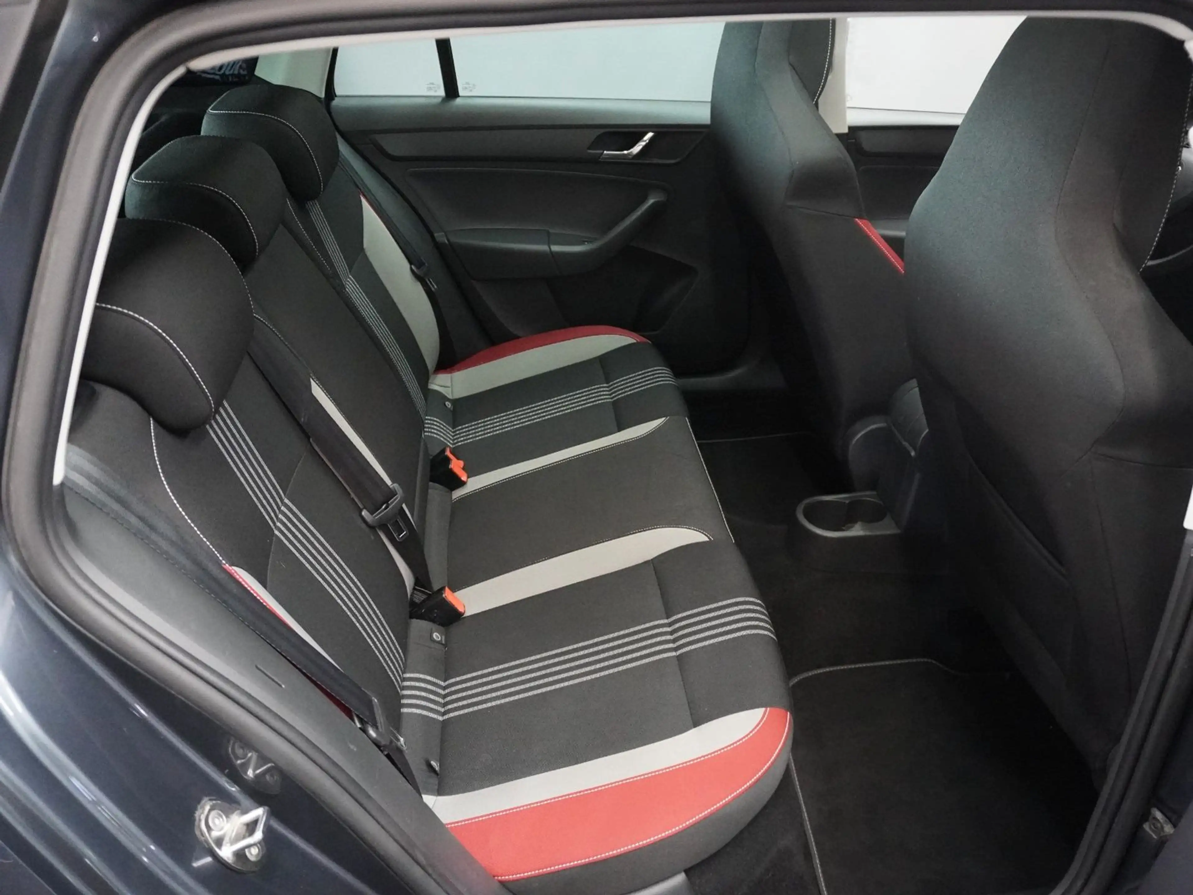 Skoda Rapid/Spaceback Spaceback 1.2 TSI Ambition XENON NAVI BT — photo 10