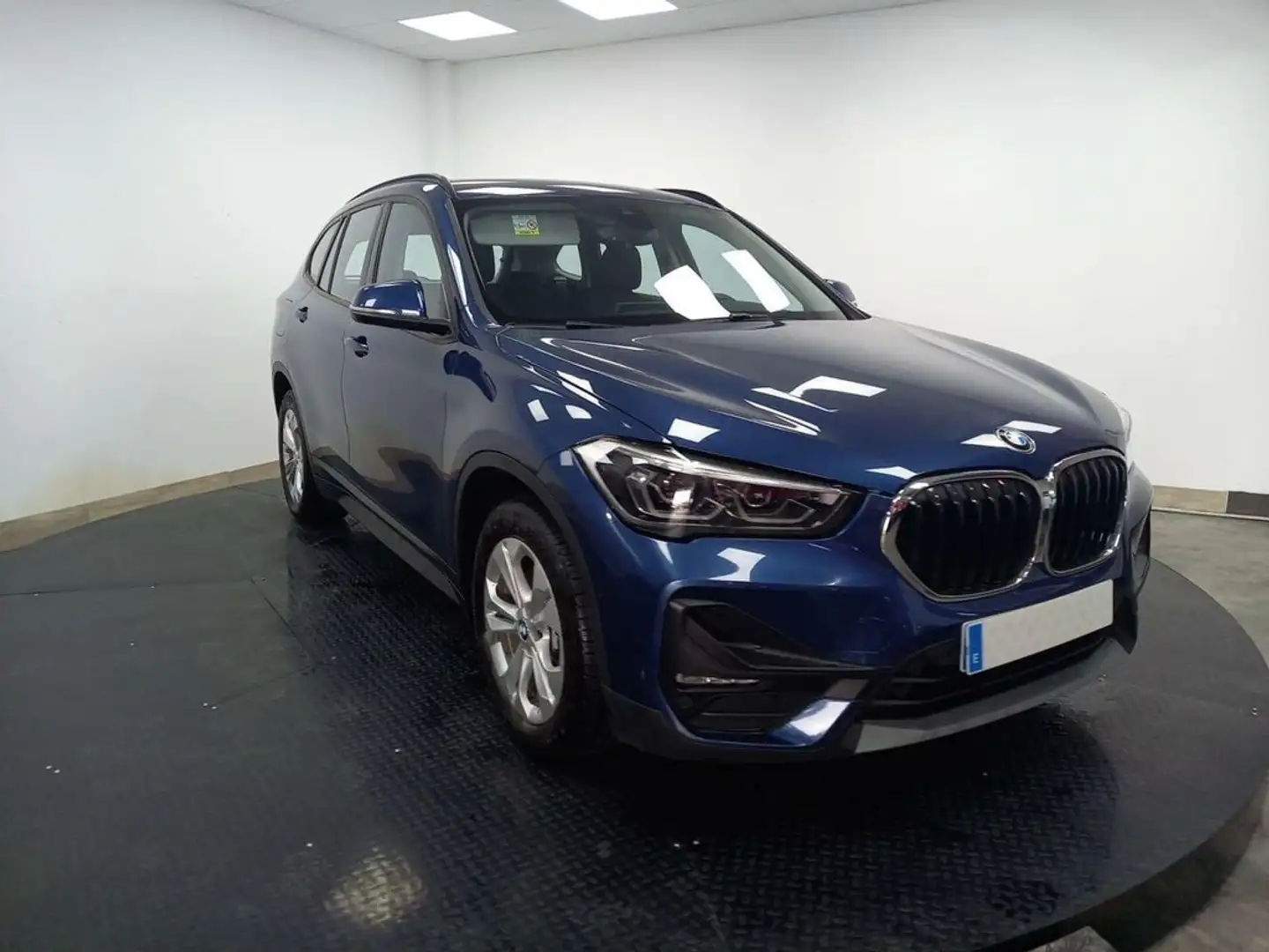 BMW X1 1.5 XDRIVE25E Mirror Driving Assistant Blau - 2