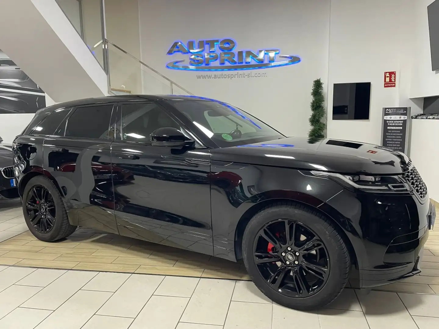 Land Rover Range Rover Velar 2.0D R-Dynamic SE 4WD Aut. 240 Negro - 2