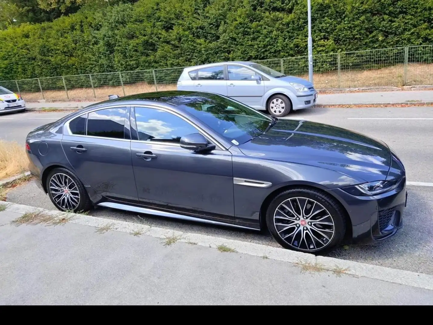 Jaguar XE XE D180 AWD R-Dynamic HSE Aut. R-Dynamic HSE Grau - 2