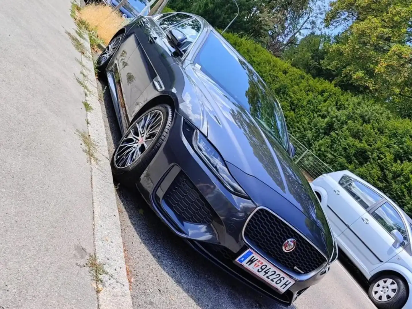 Jaguar XE XE D180 AWD R-Dynamic HSE Aut. R-Dynamic HSE Grau - 1
