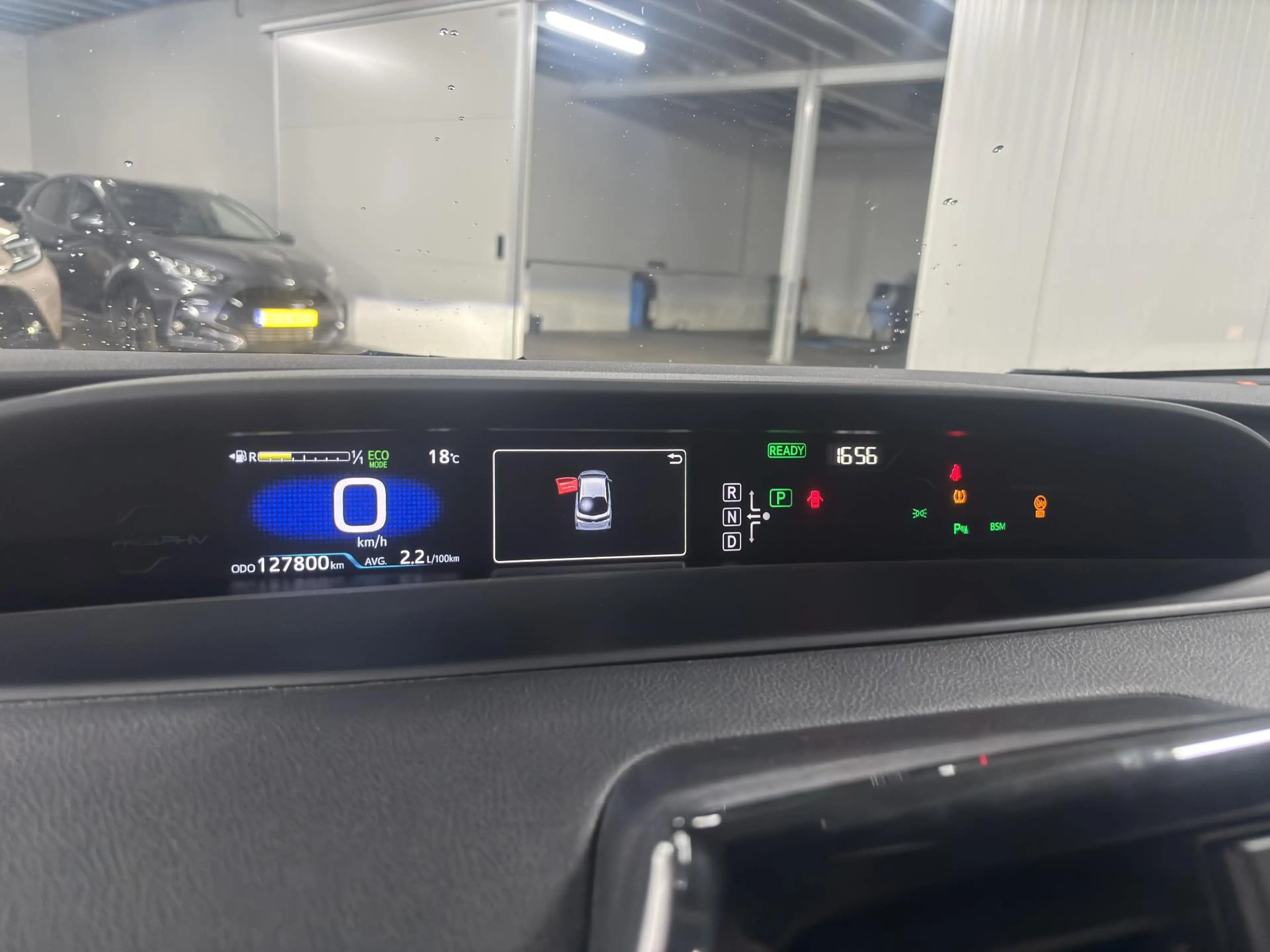 Toyota Prius 1.8 Plug-in Business Plus — photo 15