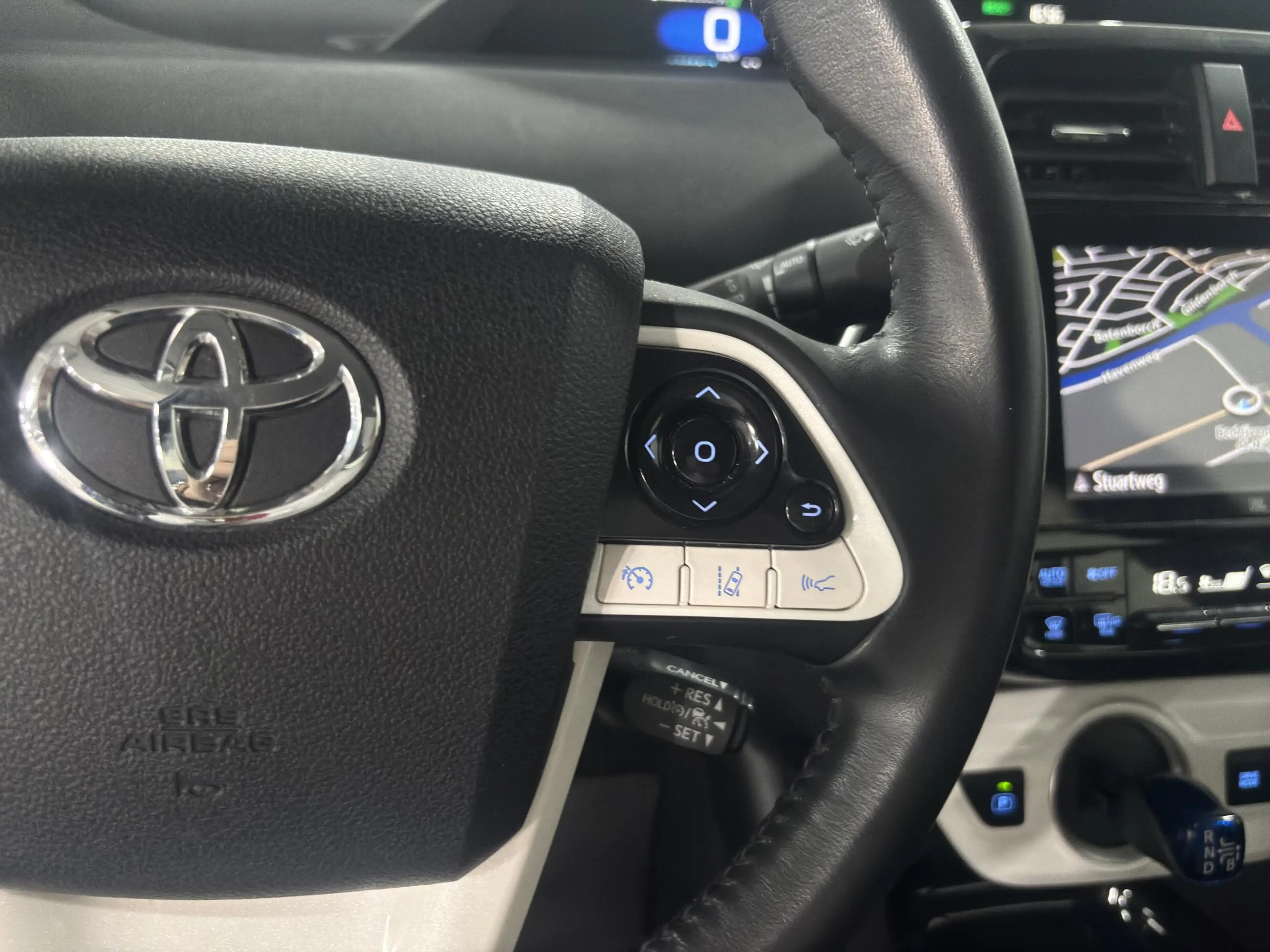 Toyota Prius 1.8 Plug-in Business Plus — photo 8