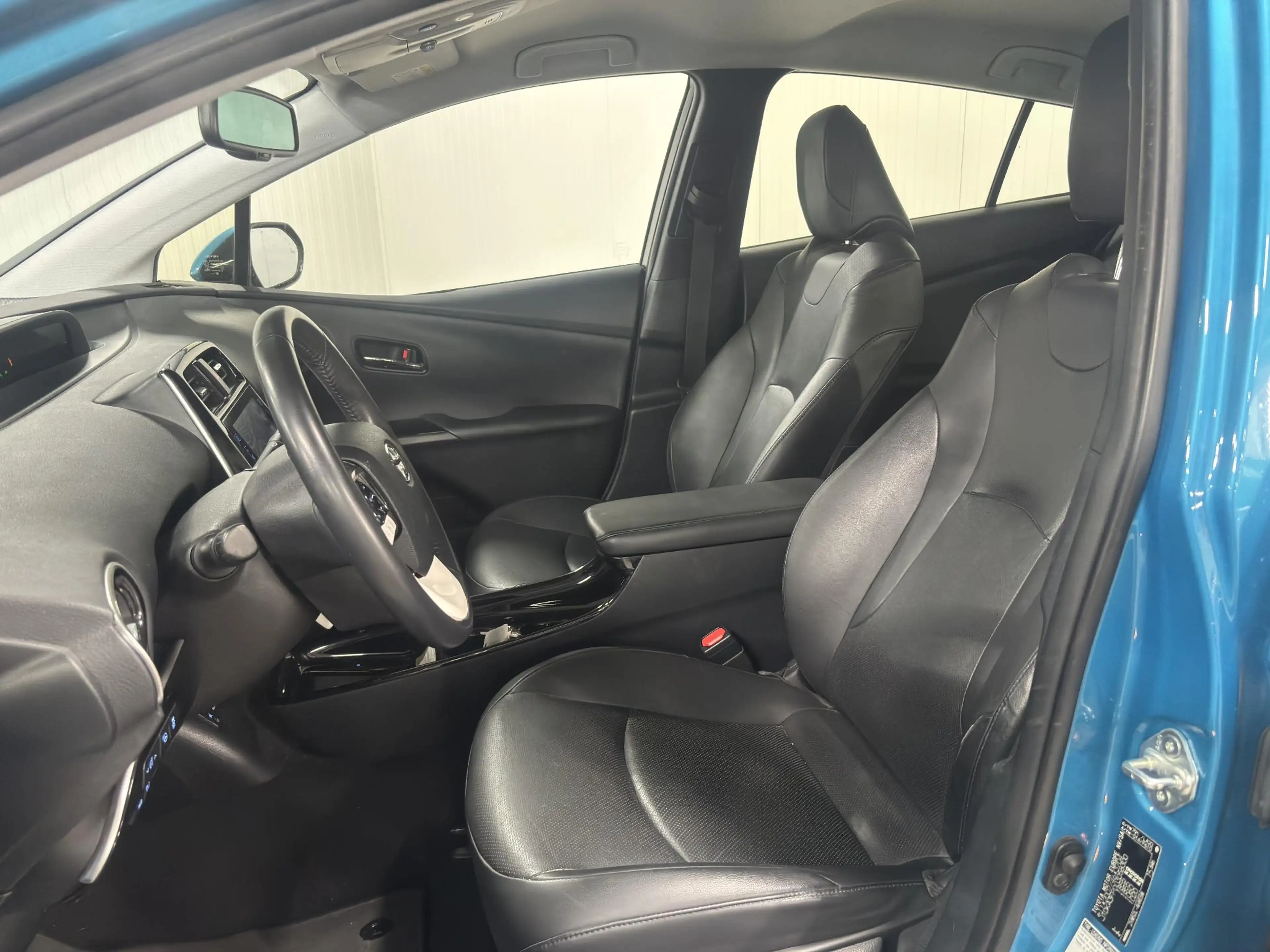 Toyota Prius 1.8 Plug-in Business Plus — photo 6