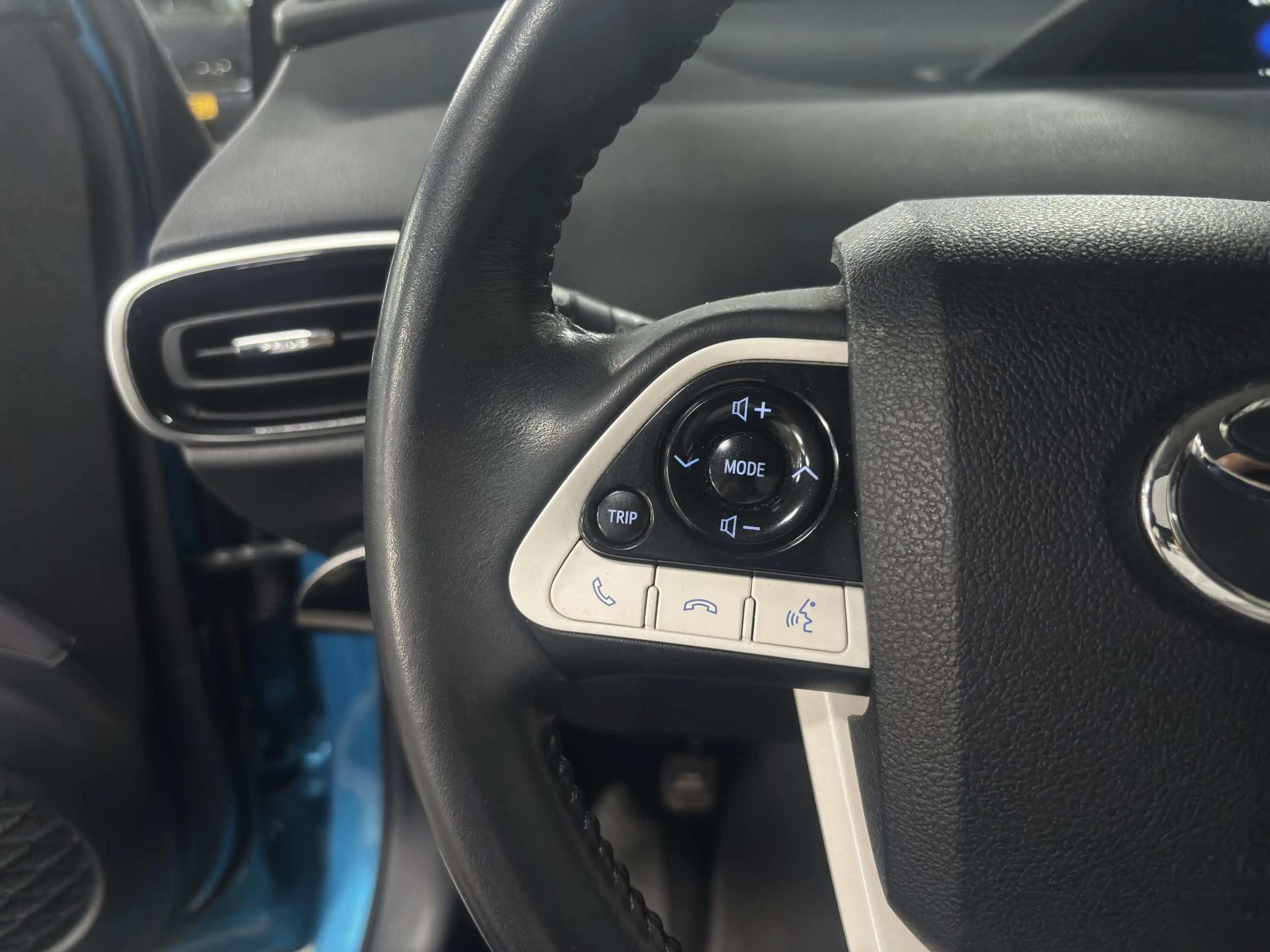 Toyota Prius 1.8 Plug-in Business Plus — photo 7