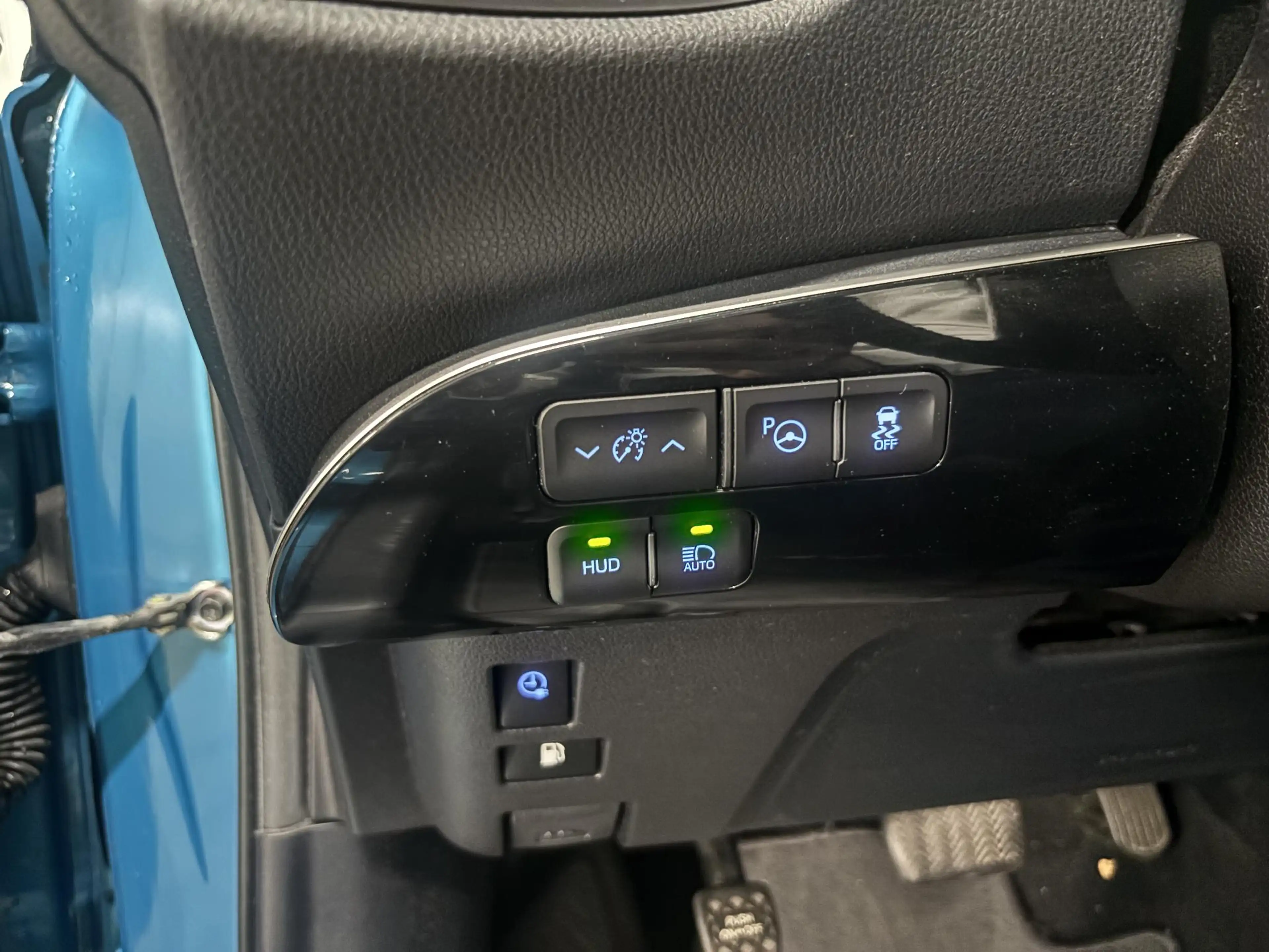 Toyota Prius 1.8 Plug-in Business Plus — photo 10