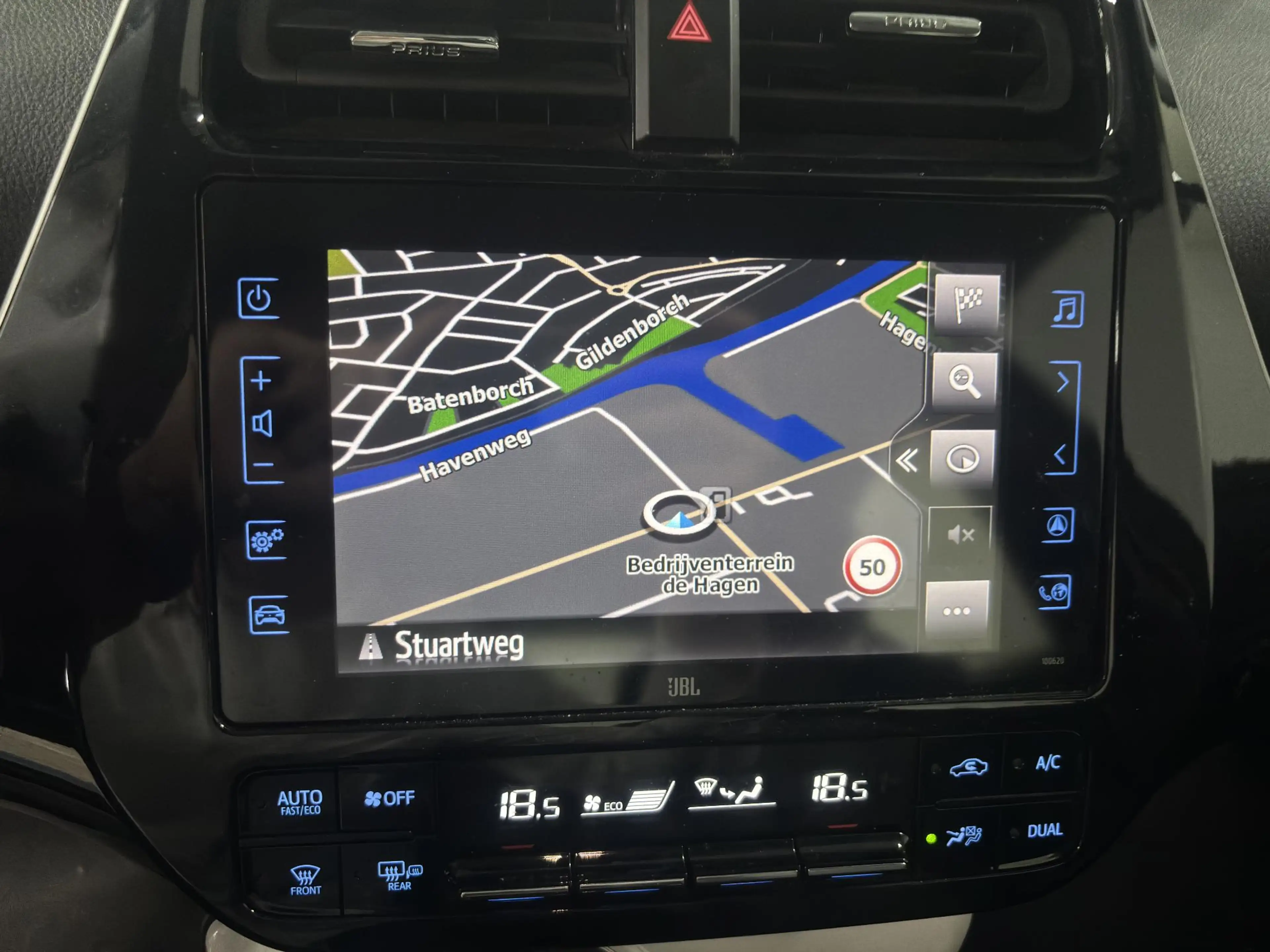 Toyota Prius 1.8 Plug-in Business Plus — photo 14