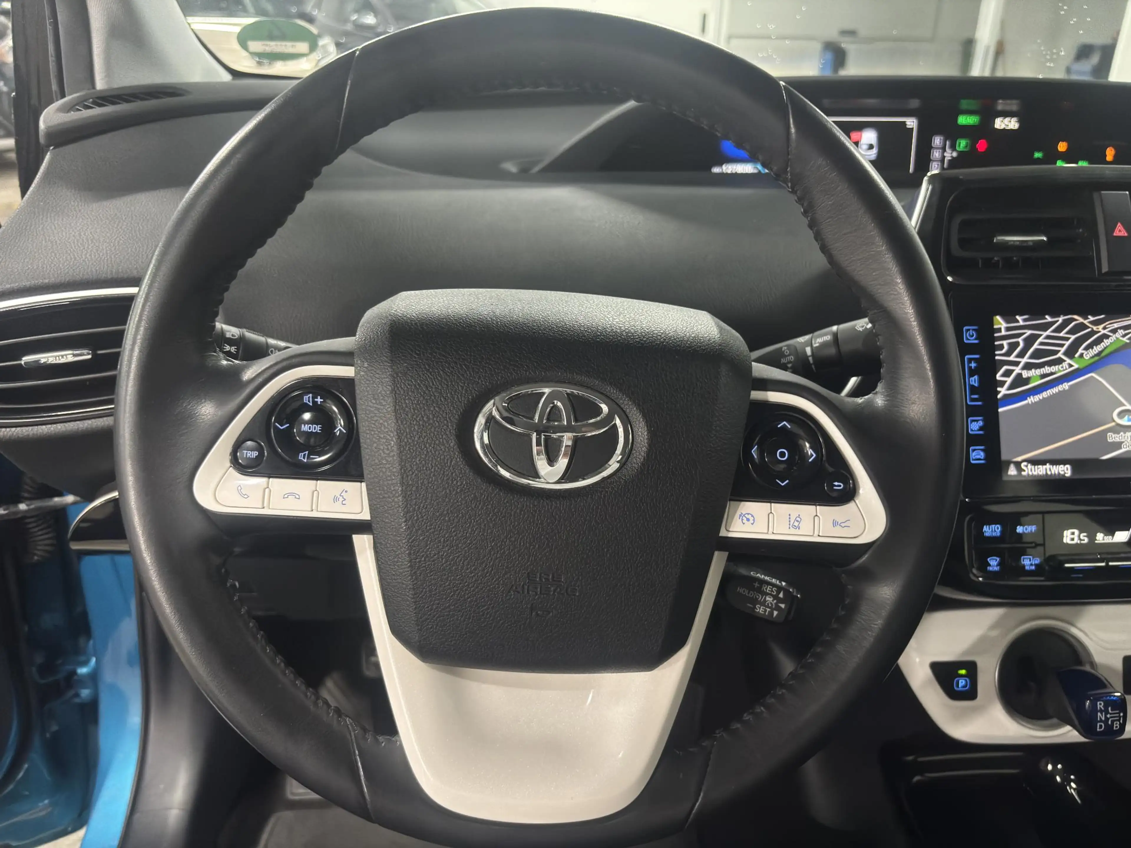 Toyota Prius 1.8 Plug-in Business Plus — photo 9