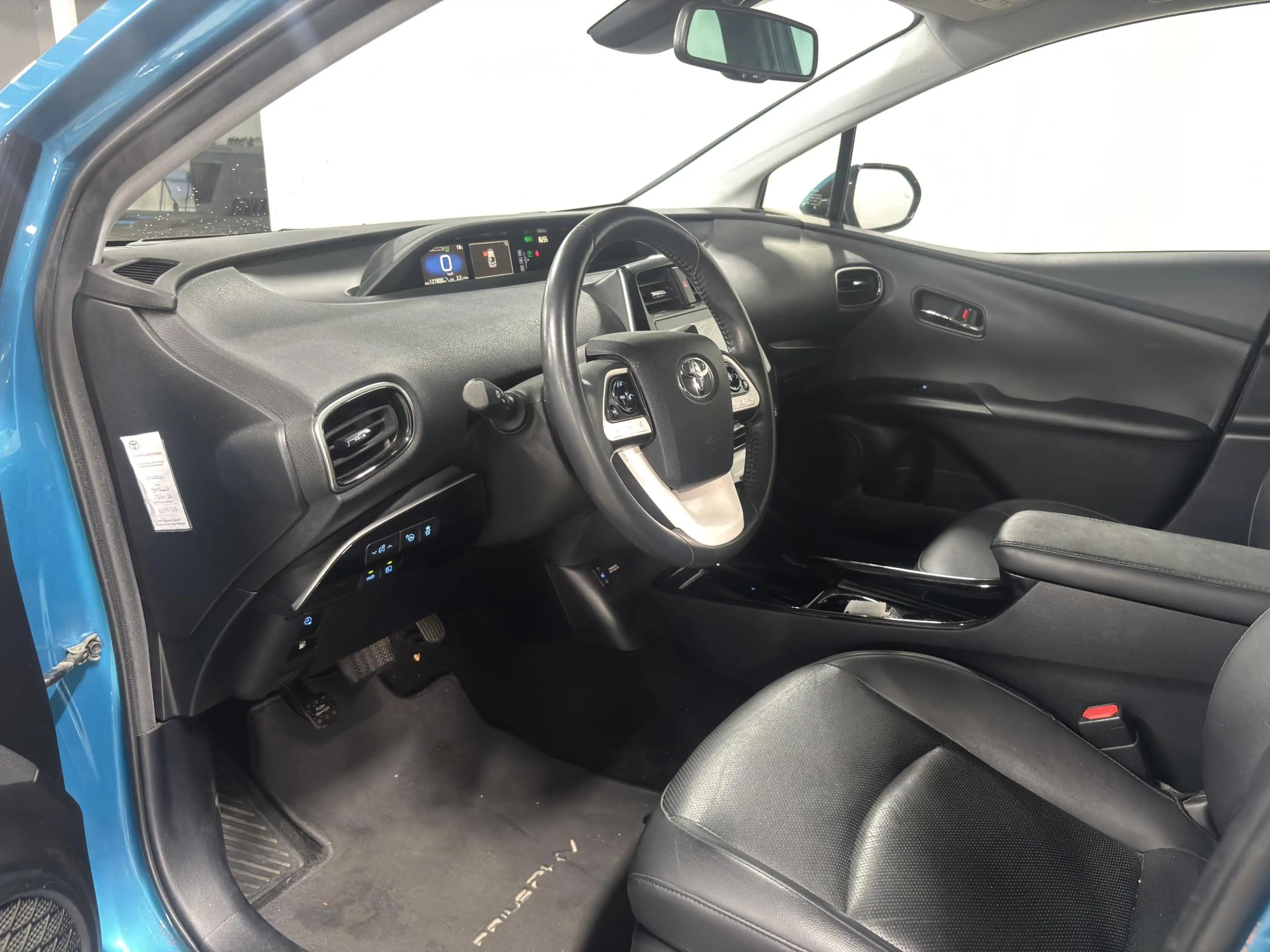 Toyota Prius 1.8 Plug-in Business Plus — photo 3