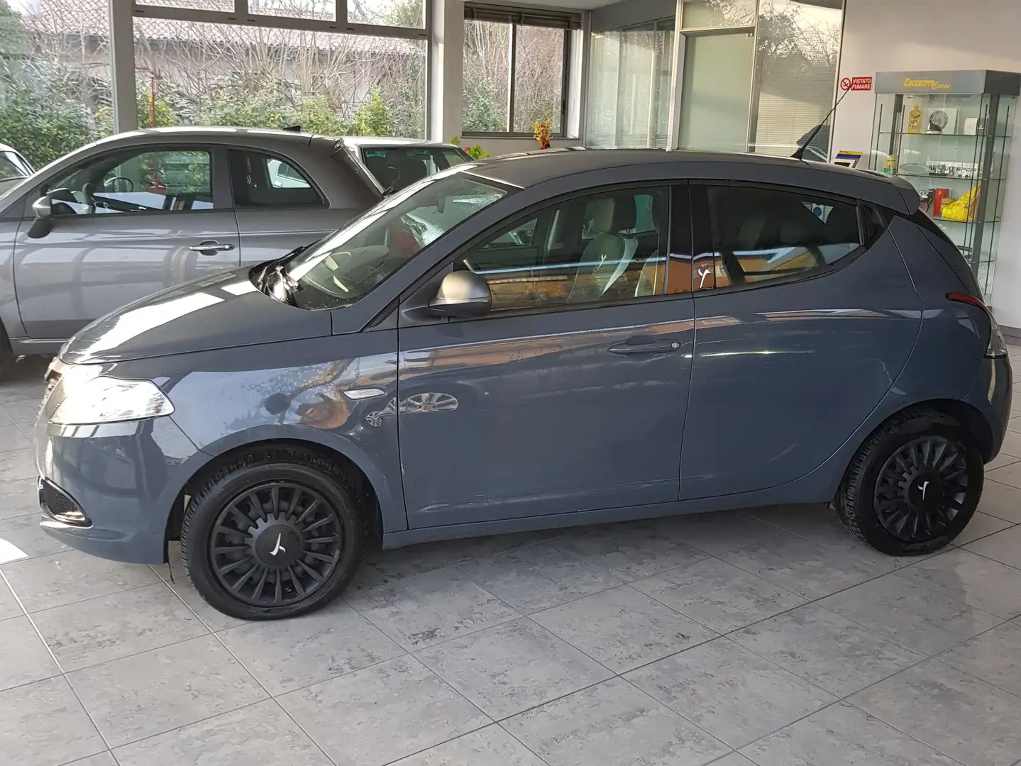 Lancia Ypsilon Ypsilon 1.2 8v Elefantino ecochic Gpl 69cv E6 Gris - 2