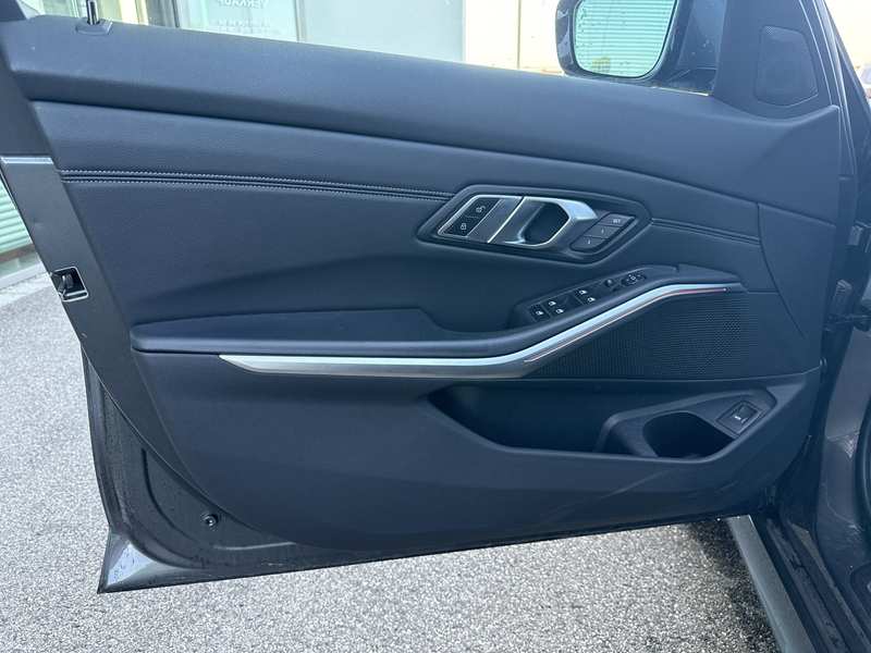 BMW 330 i xDrive Touring inkl. Laserlicht, HUD, SZH — photo 13
