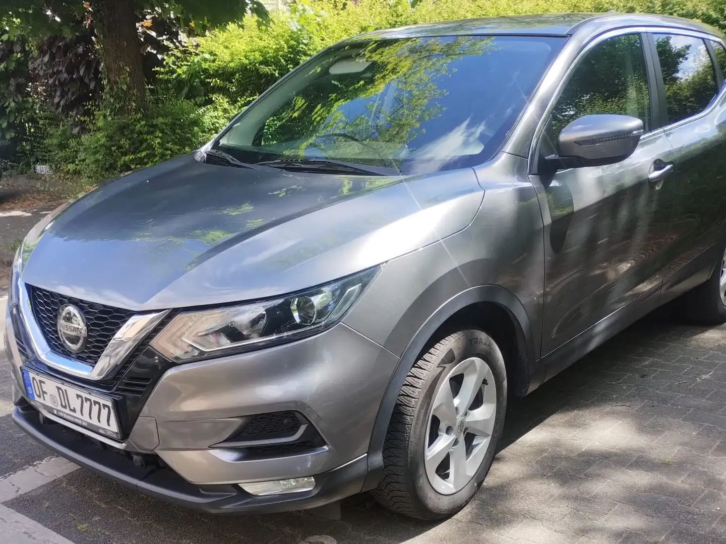Nissan Qashqai Qashqai 1.5 dCi 110 Facelift Navi Kamera Grau - 2