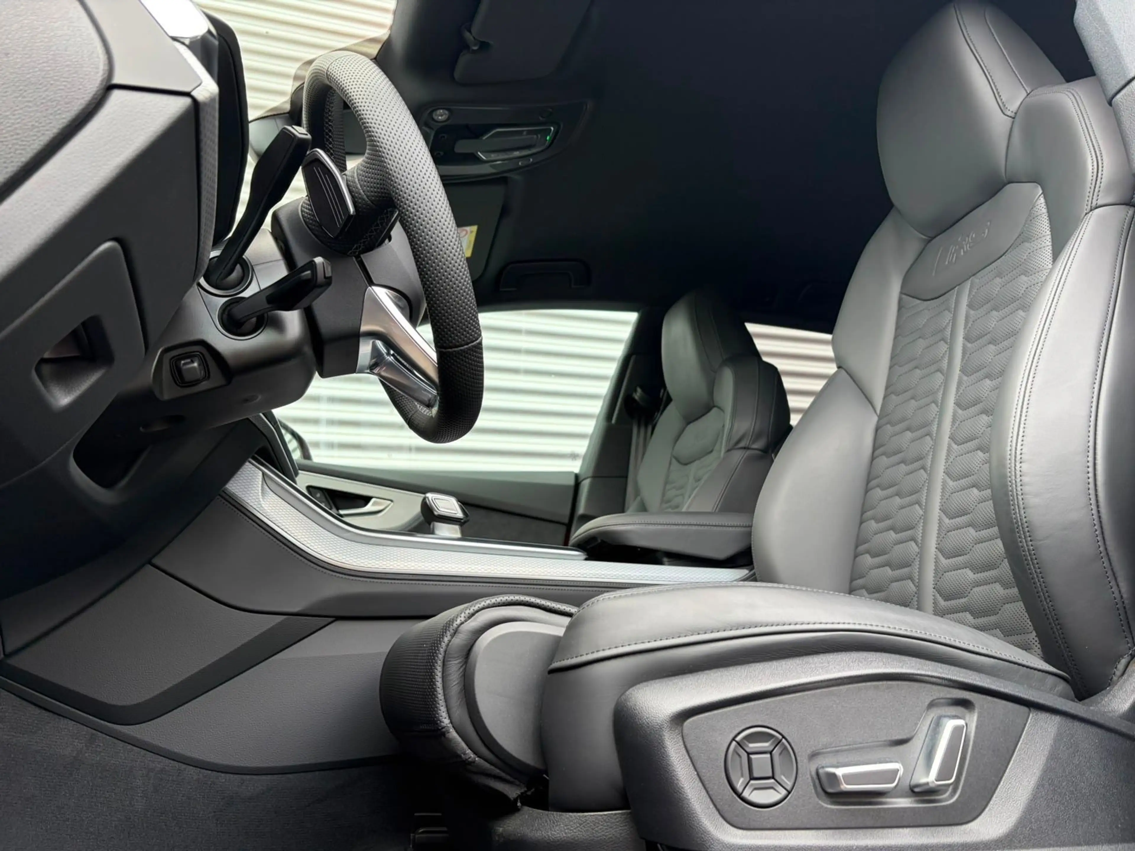 Audi RS Q8 +WINTERRÄDER+RS SPORTABGAS+AHK+NACHTSICHTA — photo 9