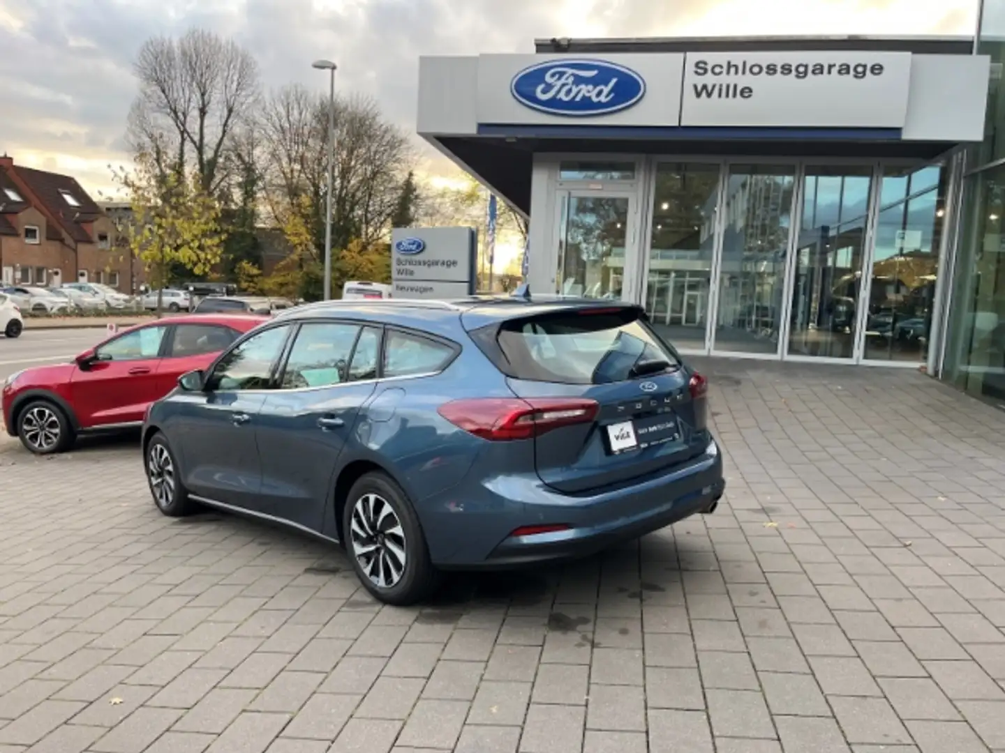 Ford Focus Turnier Titanium Automatik AHK LED RFK Blauw - 2