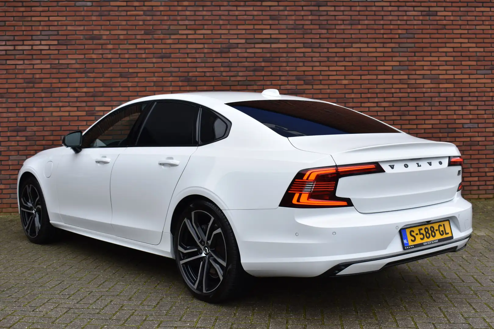 Volvo S90 T8 Recharge 390PK AWD R-Design | Luchtvering | Bow Weiß - 2