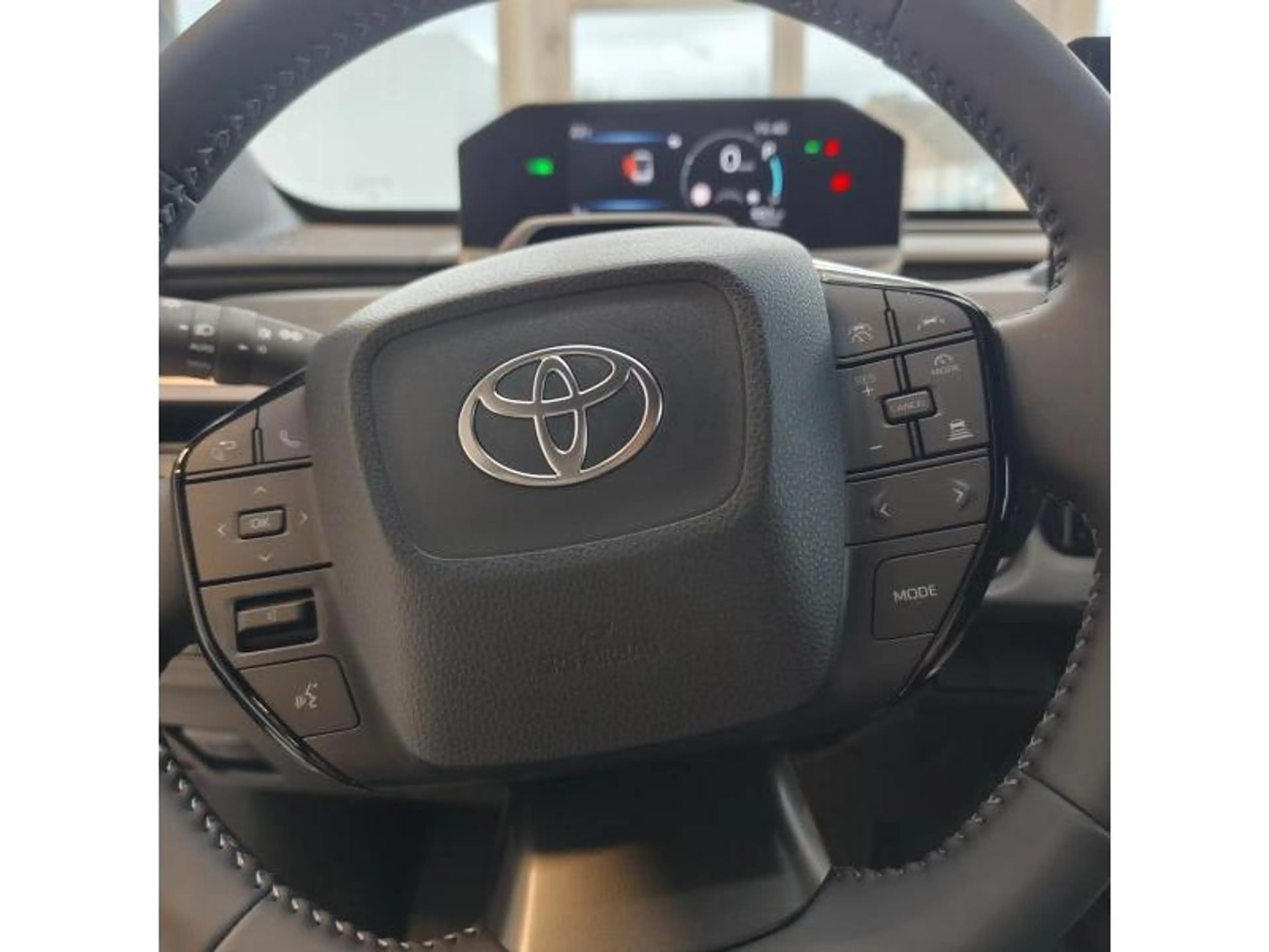 Toyota C-HR Business — photo 11