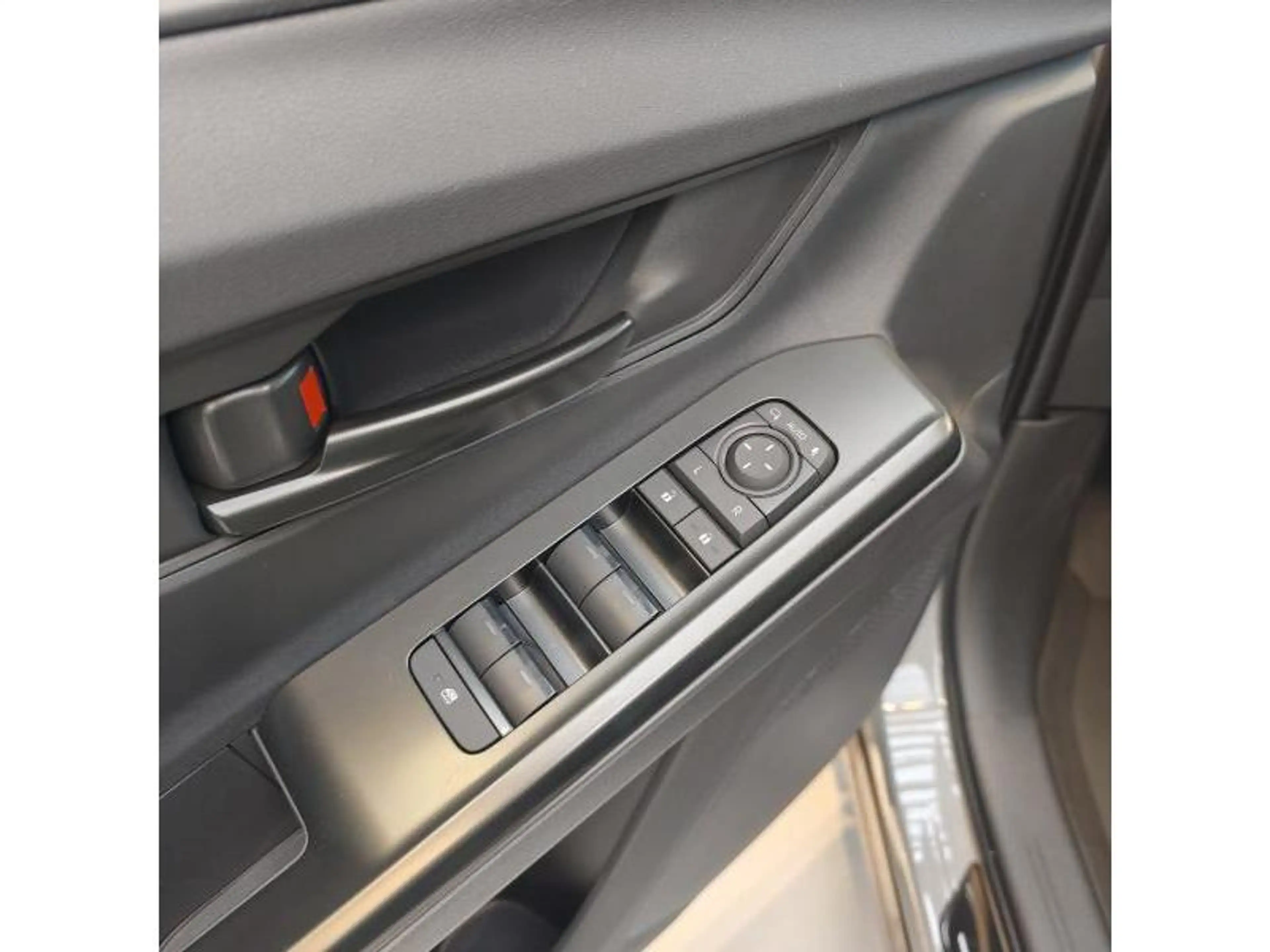 Toyota C-HR Business — photo 9