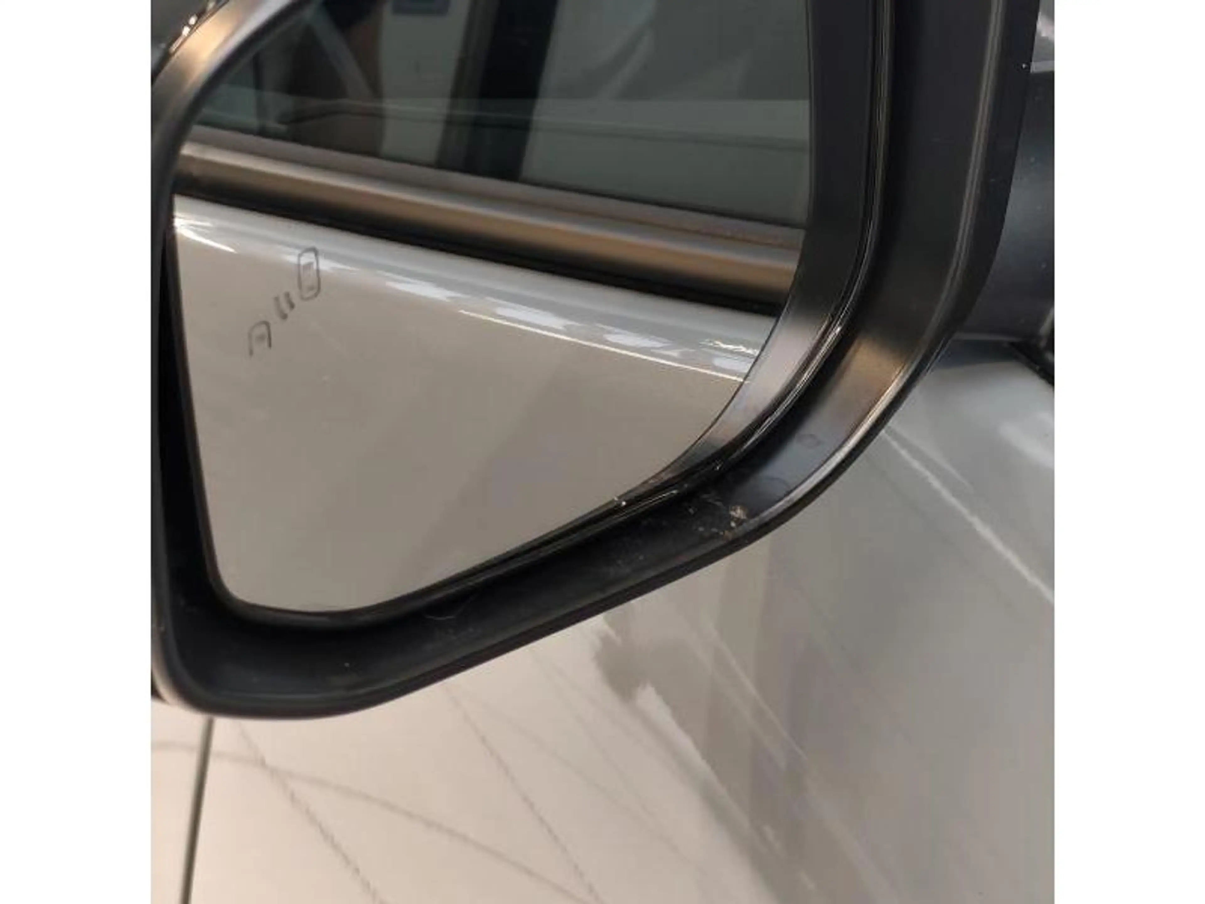 Toyota C-HR Business — photo 6