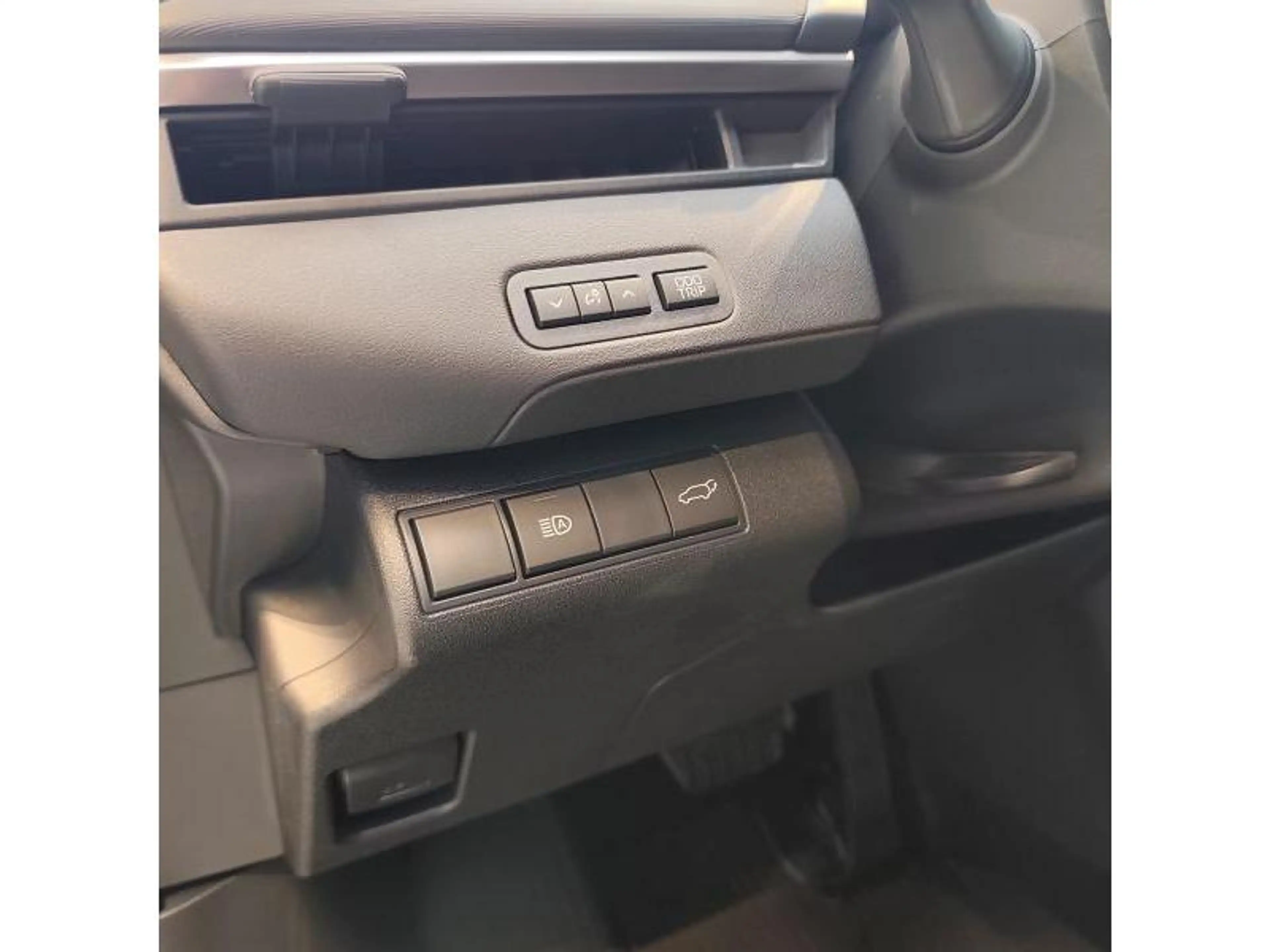Toyota C-HR Business — photo 10