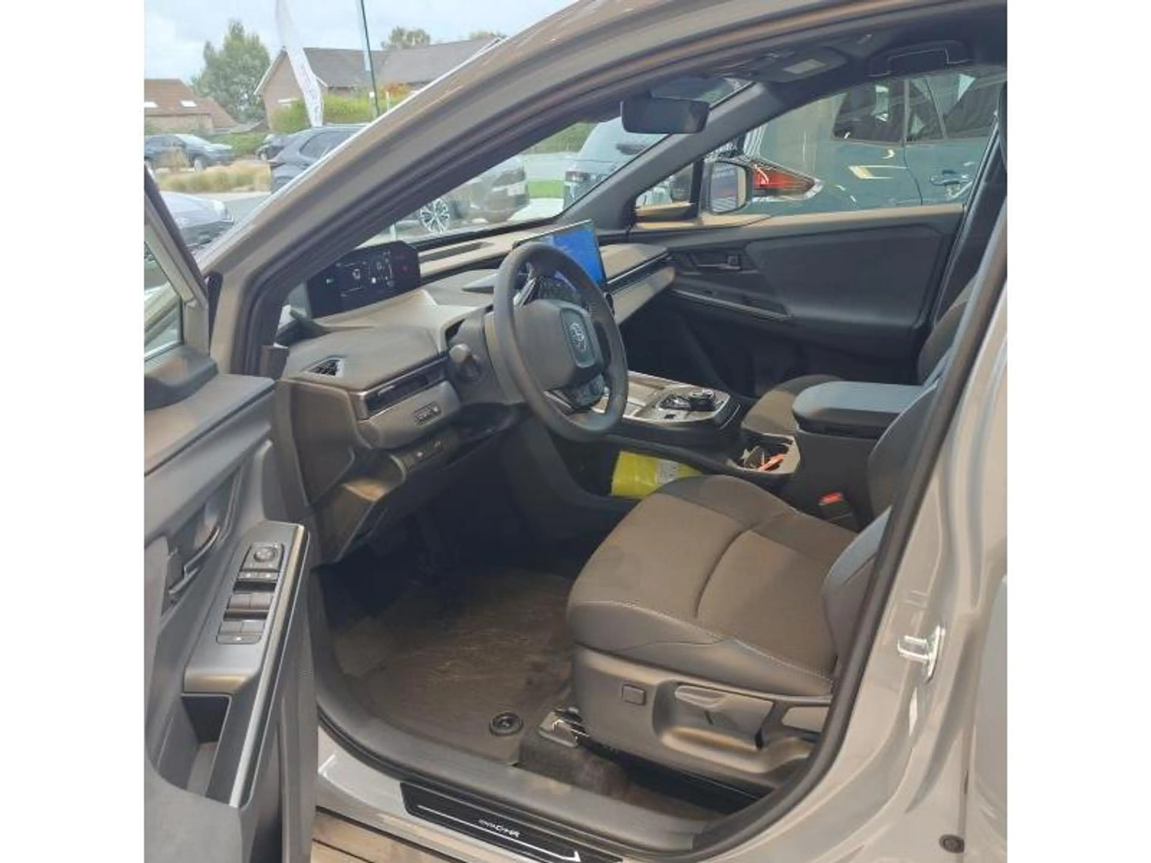 Toyota C-HR Business — photo 8