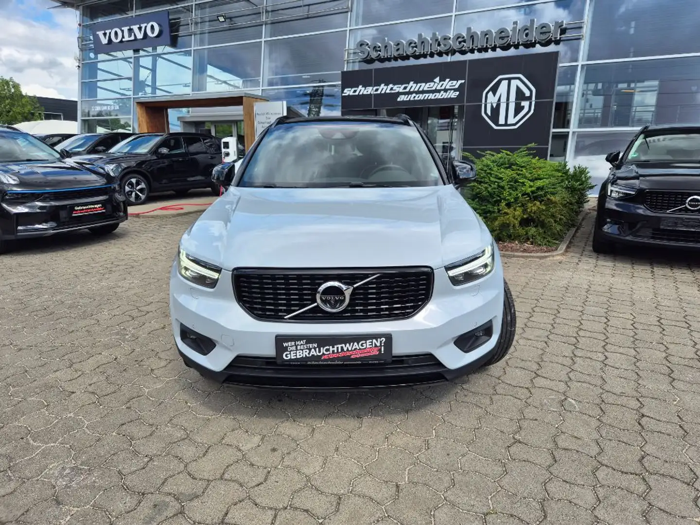 Volvo XC40 B4 B Geartr. R-Design+ACC+Panorama+19Zoll Zilver - 2