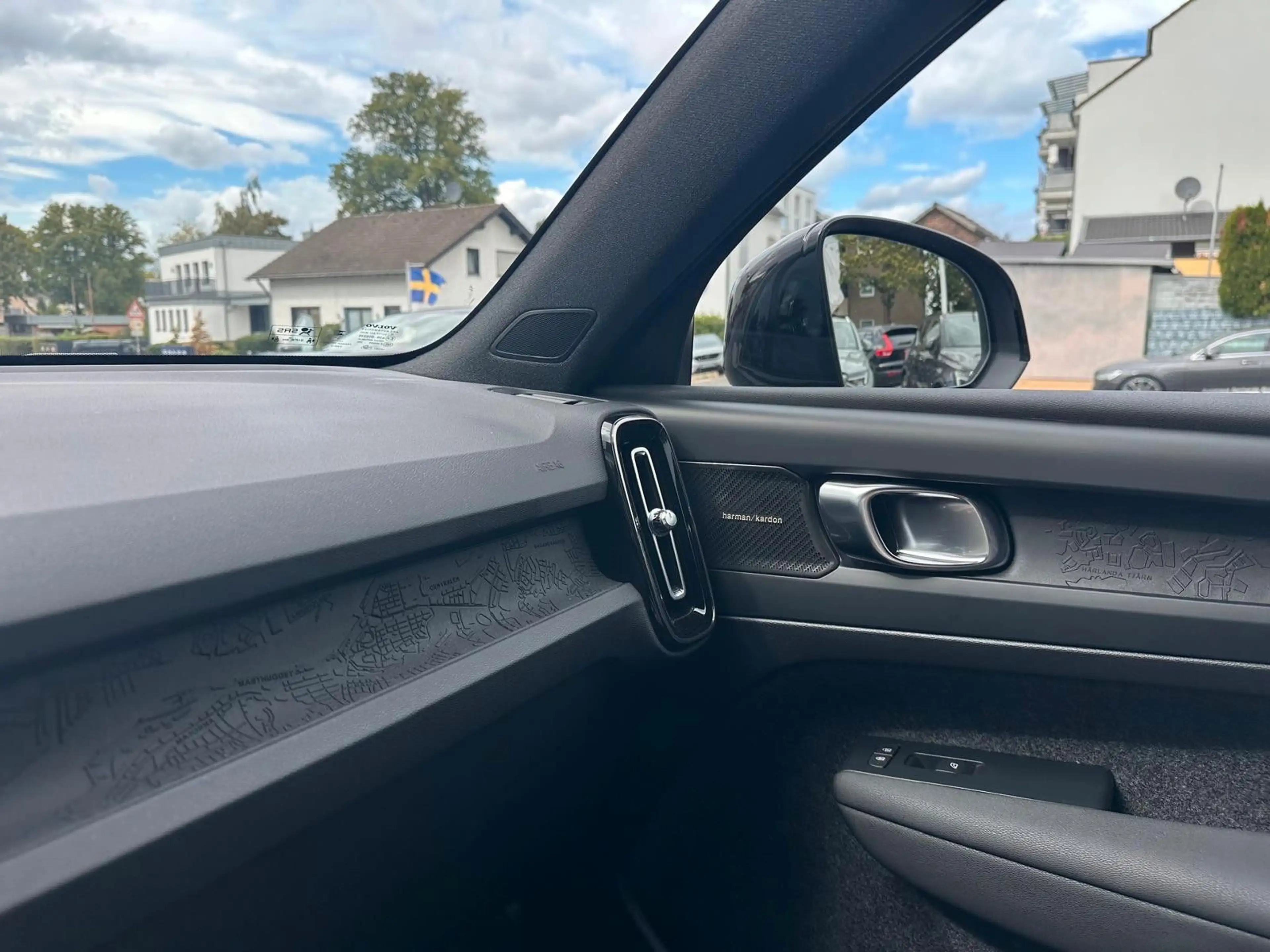 Volvo EX40 RWD Plus Dark 360°,WP,ACC,BLIS,Pixel LED — photo 24