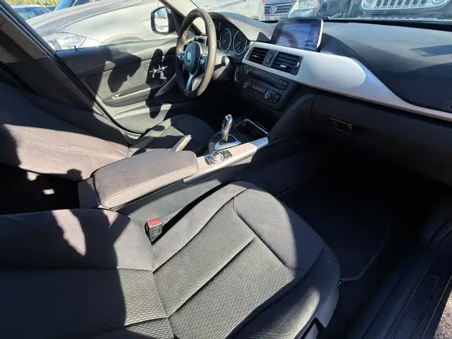 BMW 3 Series view 12