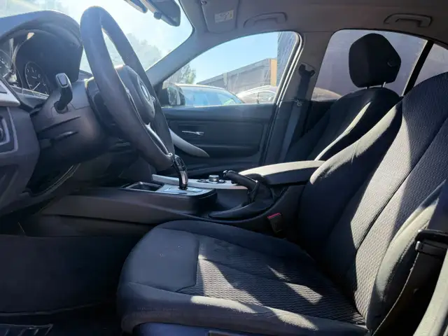 BMW 3 Series view 9