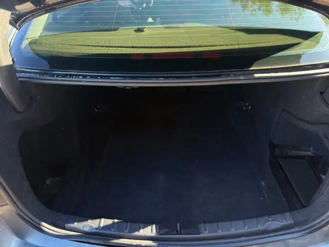 BMW 3 Series view 10