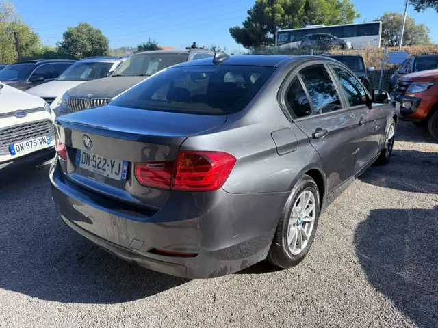 BMW 3 Series view 5