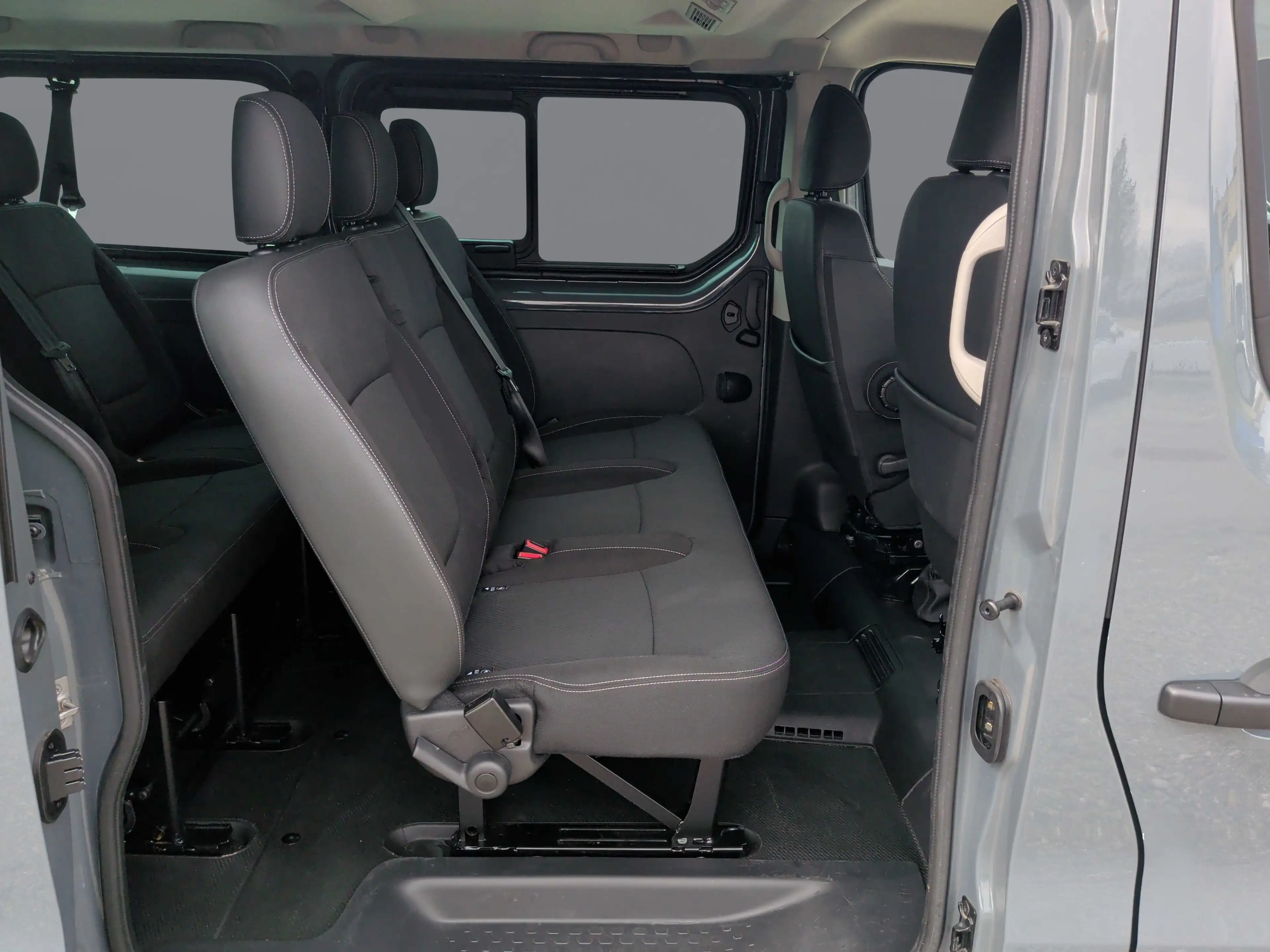 Nissan Primastar 8-Sitzer TEKNA LED Navi Garantie 2029 Allwetterr. — photo 8