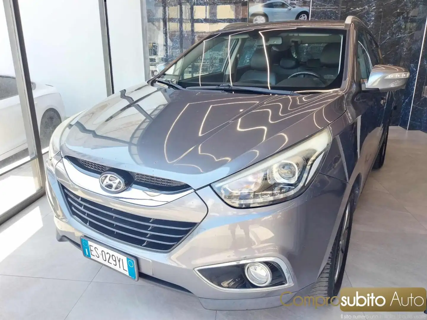 Hyundai iX35 1.7 CRDi 2WD Xpossible (Garanzia 12 Mesi) Grigio - 2